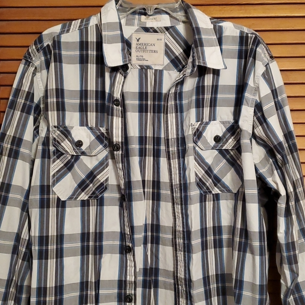 American Eagle Button Up